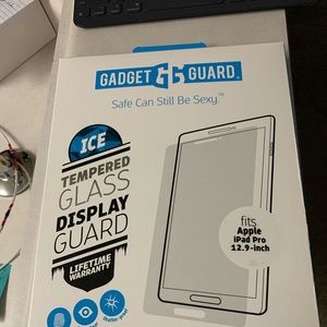 I-PAD SCREEN PROTECTOR